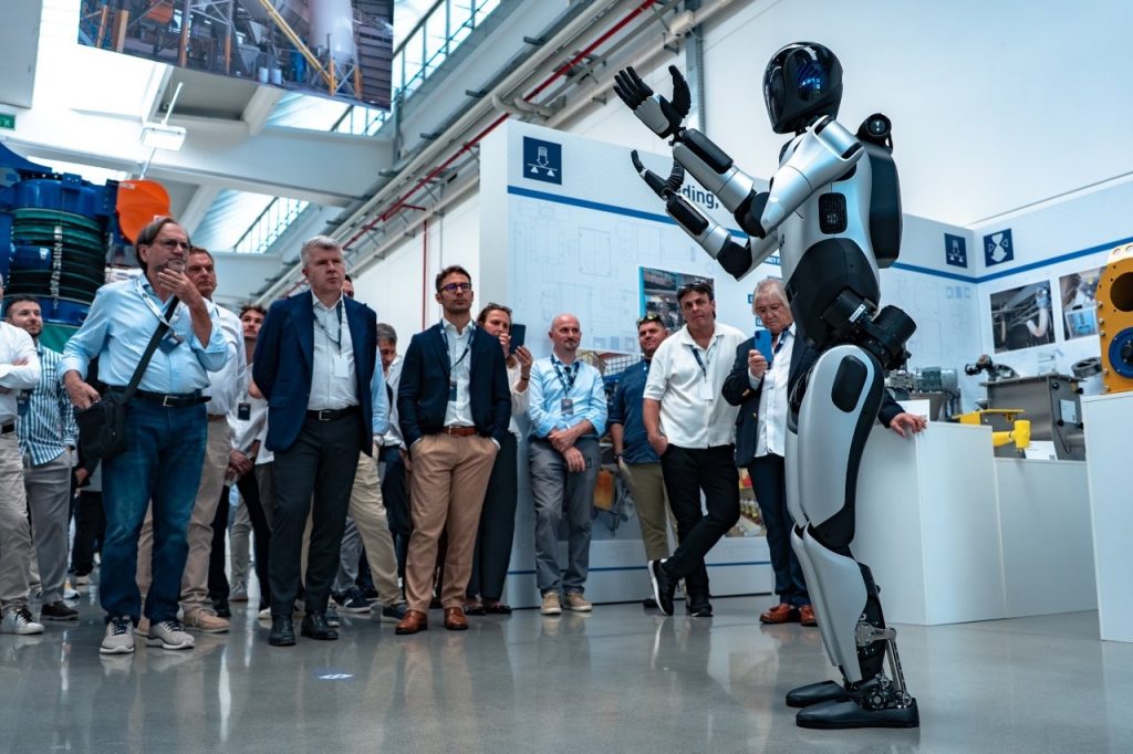 Robot umanoide dentro il Technology Centre di WAMGROUP